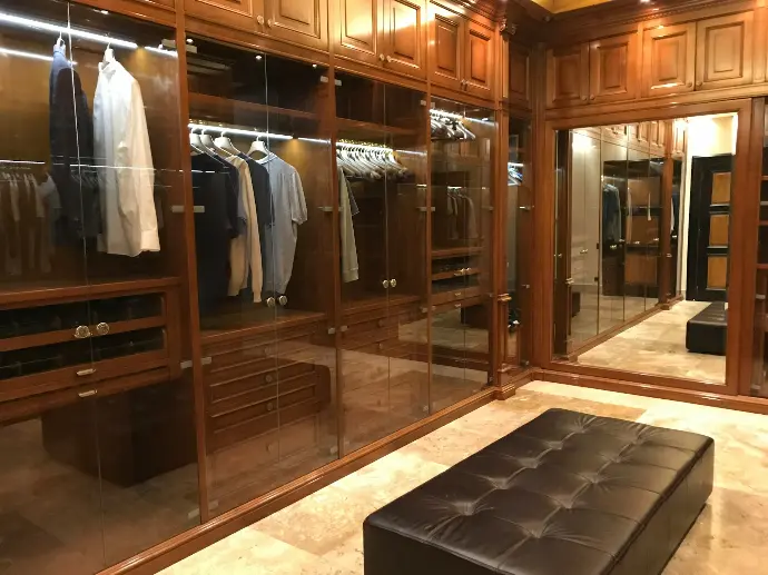 Dressing haut de gamme sur mesure en bois massif