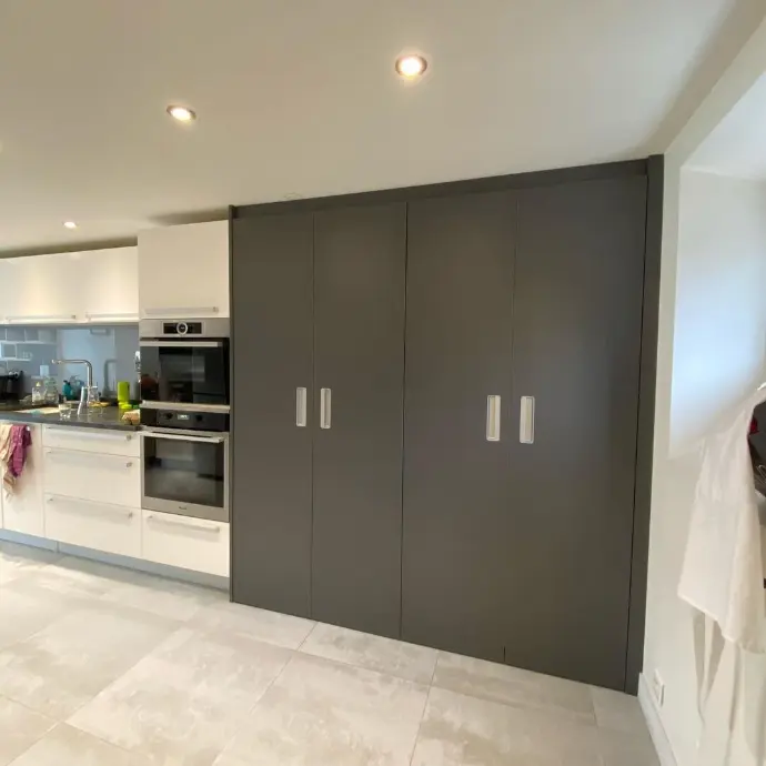 Placard cuisine toute hauteur gris antracite