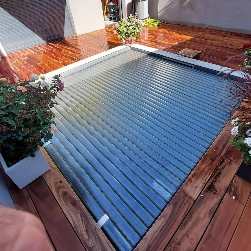 Aménagement extérieur en bois sur mesure réalisé par Castor Craft à Marseille