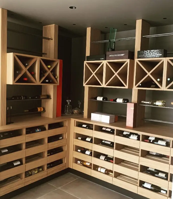 Aménagement bois massir sur mesure cave à vin à Allauch