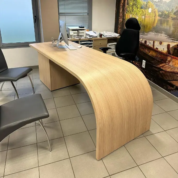 Bureau bois avec pied arrondi à Marseille