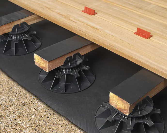 Installation professionnelle d'une terrasse en bois respectant les normes à Allauch