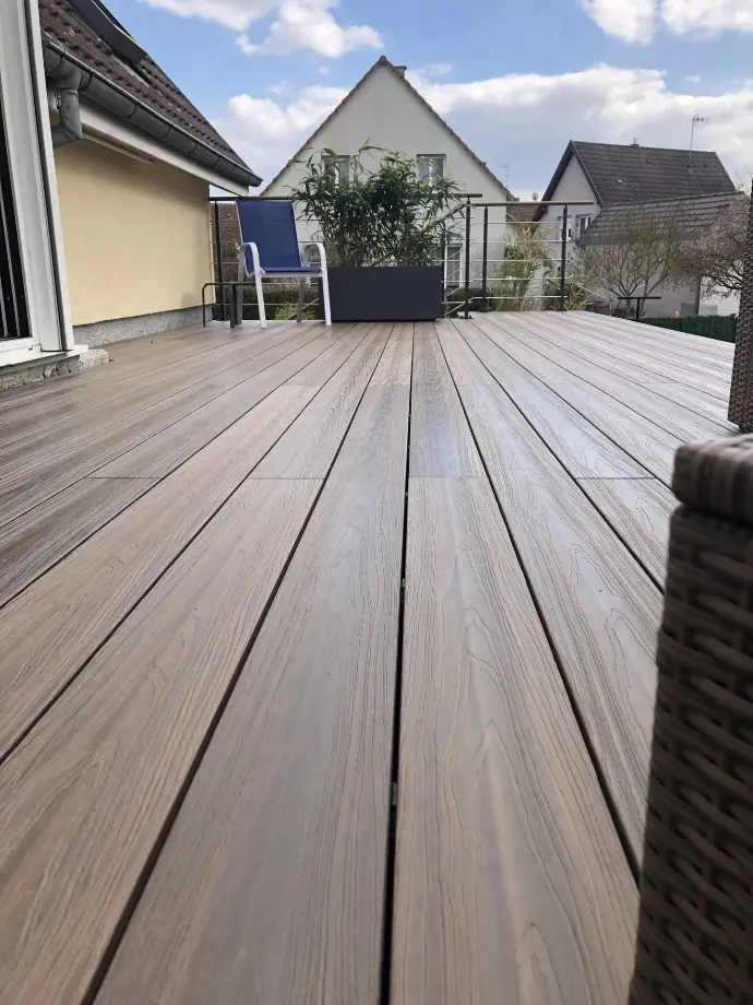 Terrasse en bois exotique sur mesure installée à Marseille
