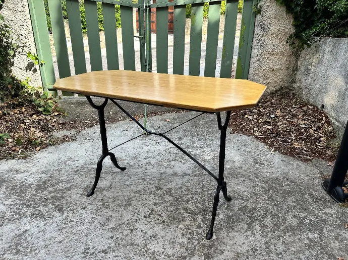 Mobilier de jardin en bois sur mesure conçu par Castor Craft à Allauch