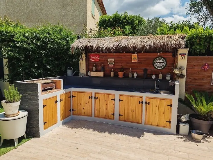 Sélection de bois durables pour aménagements extérieurs par Castor Craft à Marseille