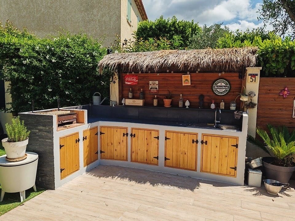 cuisine_exterieur_ete Cuisine extérieure en bois sur mesure